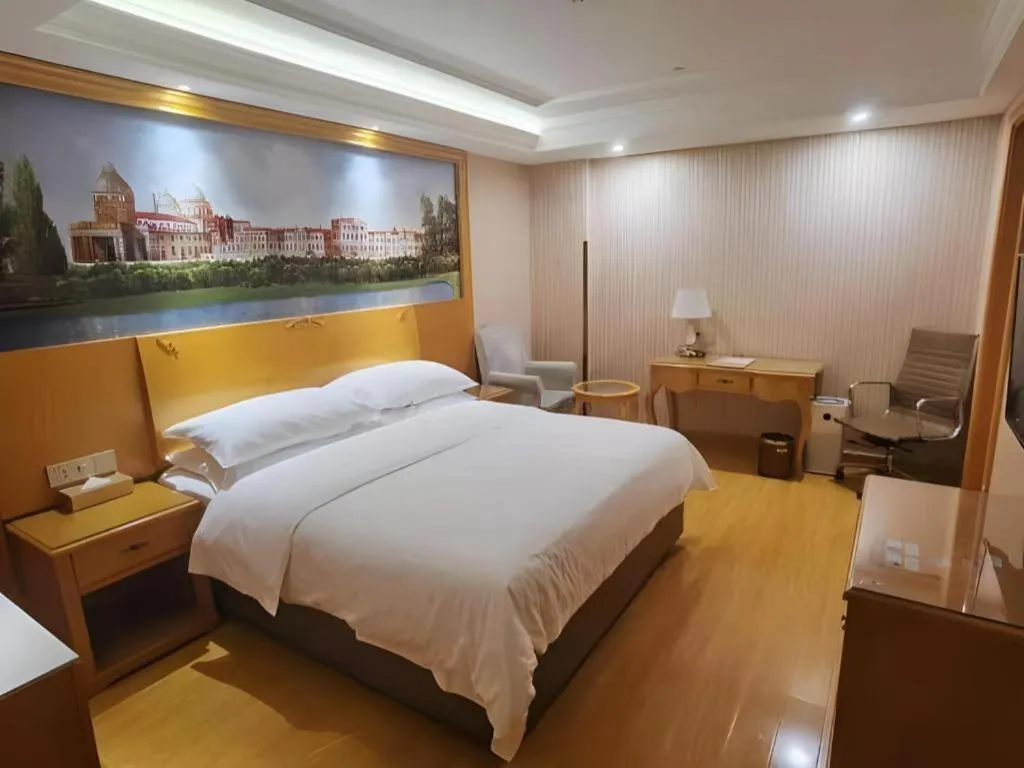 Bed in Vienna Hotel Shanghai Hongqiao National Exhibition Cente Sijing Metro Station