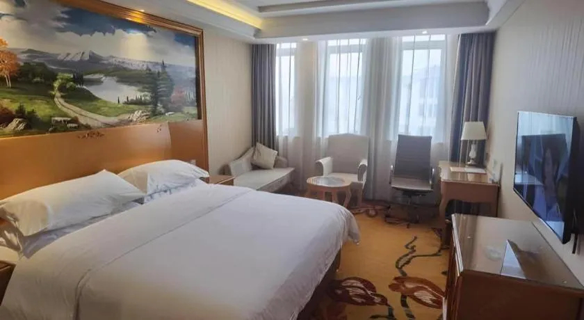 Bed in Vienna Hotel Shanghai Hongqiao National Exhibition Cente Sijing Metro Station