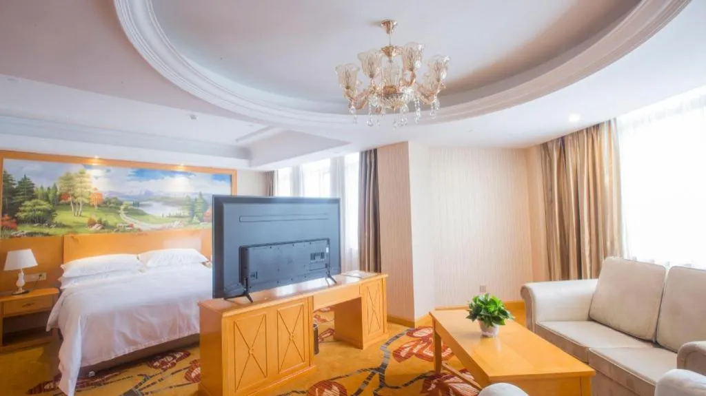 Bed in Vienna Hotel Shanghai Hongqiao National Exhibition Cente Sijing Metro Station