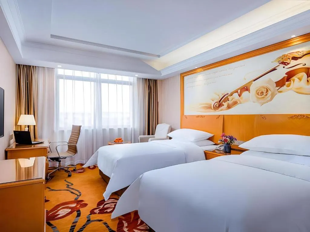 Bed in Vienna Hotel Shanghai Hongqiao National Exhibition Cente Sijing Metro Station