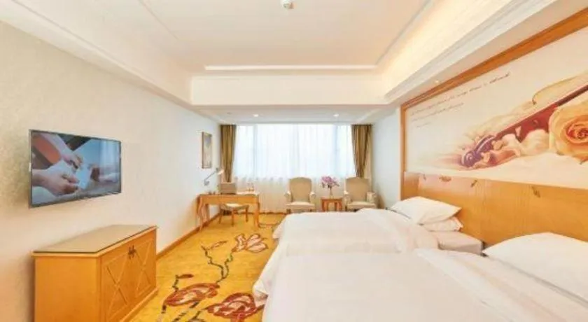 Bed in Vienna Hotel Guangdong Zhaoqing Sihui Center Jade Expo Market