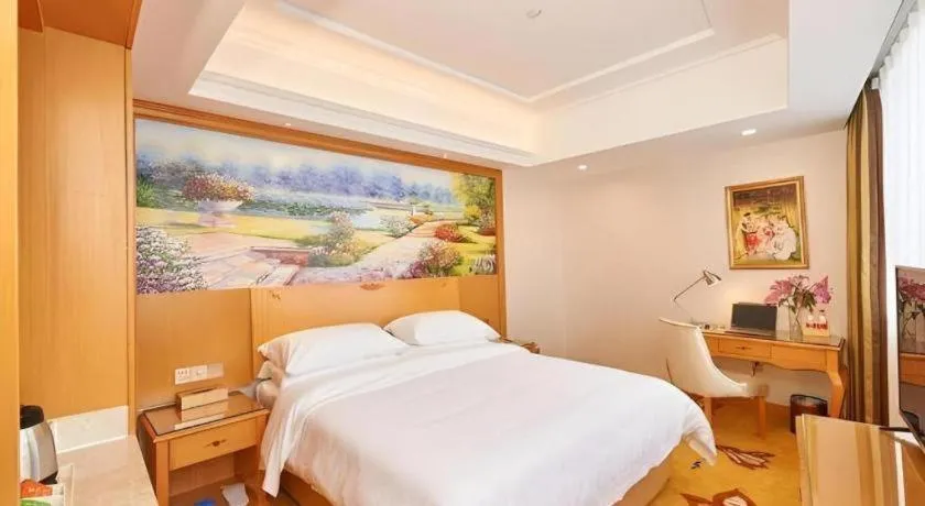 Bed in Vienna Hotel Guangdong Zhaoqing Sihui Center Jade Expo Market