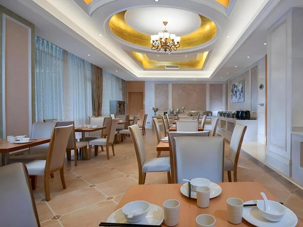 Vienna Hotel Guangdong Zhaoqing Sihui Center Jade Expo Market