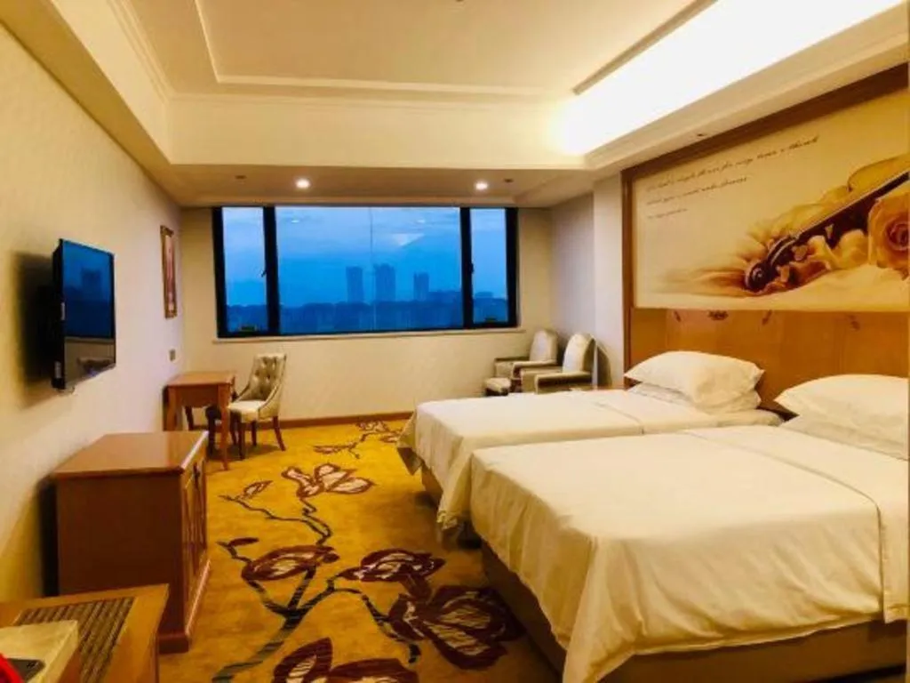 Bed in Vienna Hotel Guangdong Zhaoqing Sihui Center Jade Expo Market
