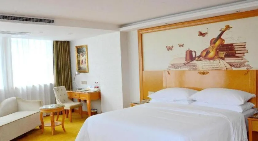 Bed in Vienna Hotel Guangdong Zhaoqing Sihui Center Jade Expo Market