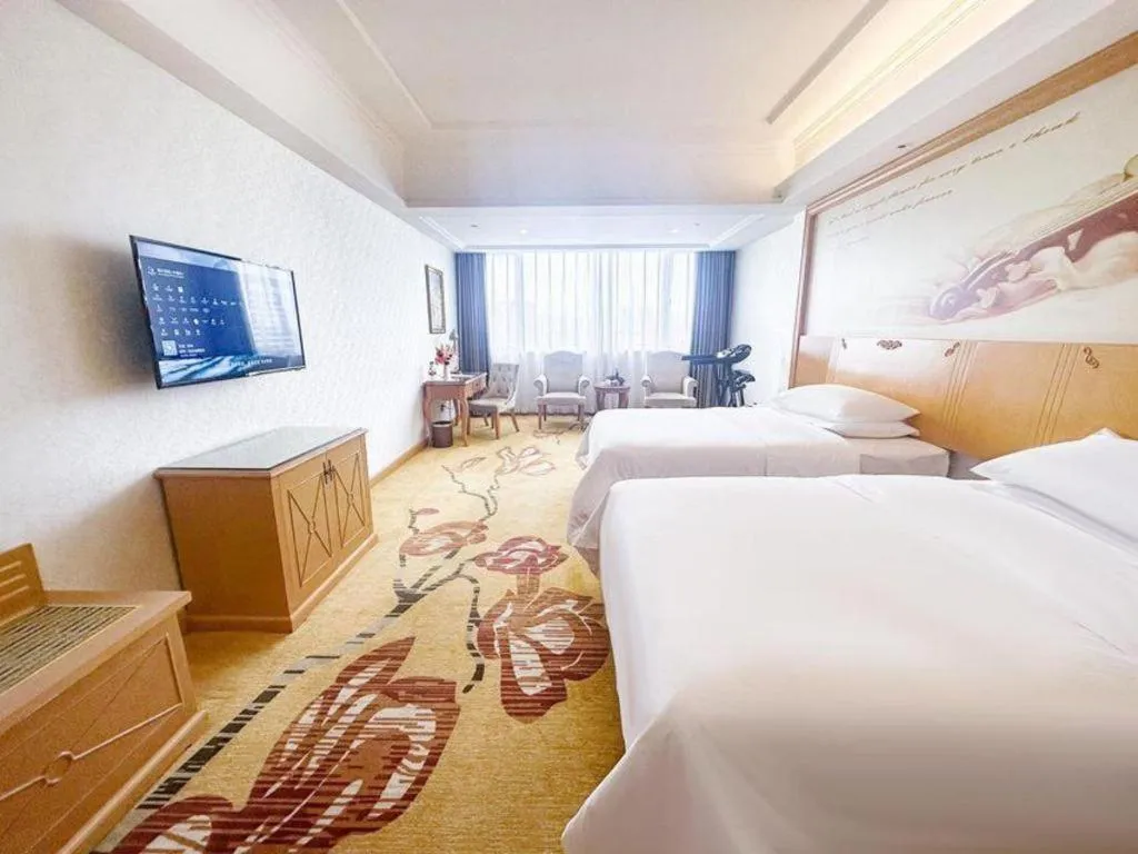 Bed in Vienna Hotel Guangdong Zhaoqing Sihui Center Jade Expo Market