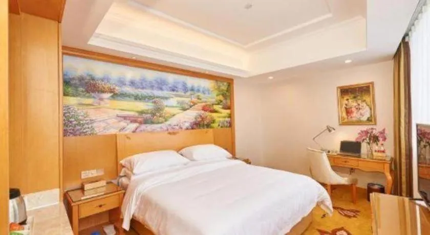 Bed in Vienna Hotel Guangdong Zhaoqing Sihui Center Jade Expo Market