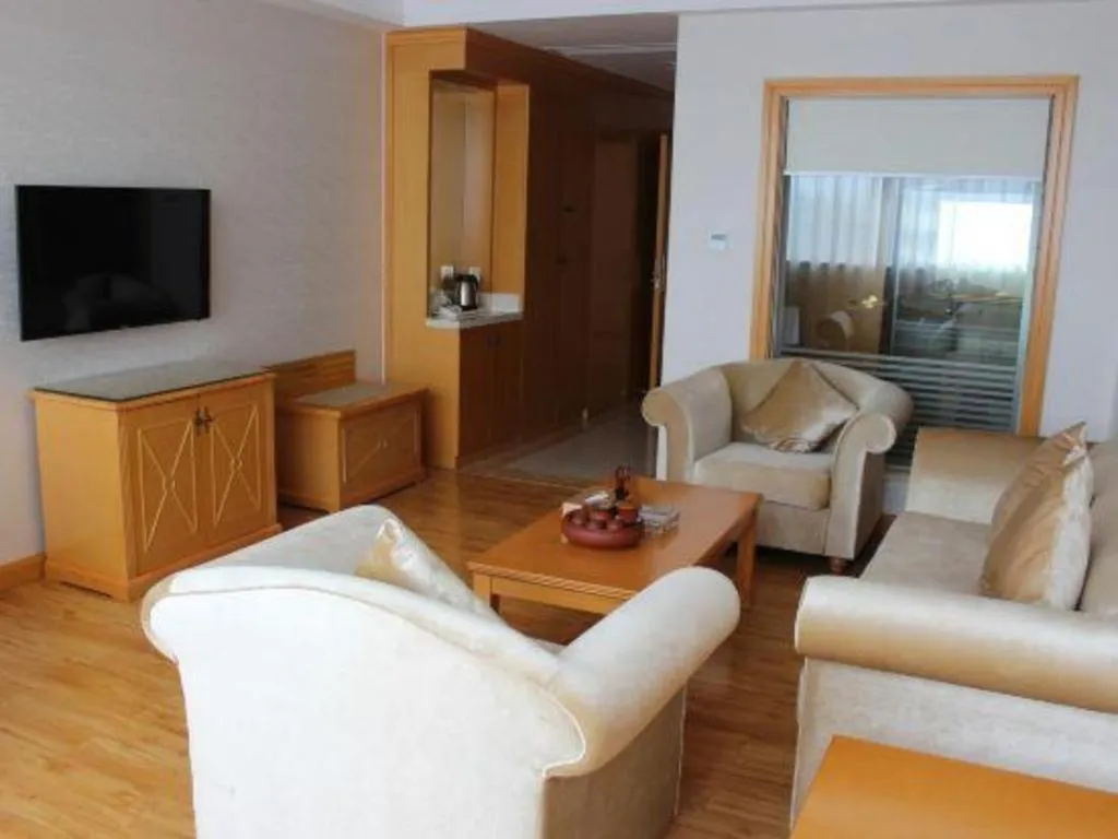 Vienna Hotel Guangdong Zhaoqing Sihui Center Jade Expo Market