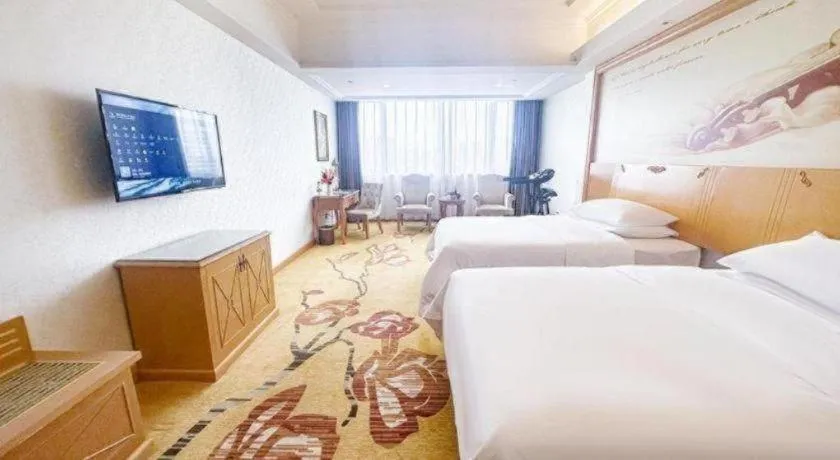 Bed in Vienna Hotel Guangdong Zhaoqing Sihui Center Jade Expo Market