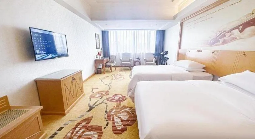 Bed in Vienna Hotel Guangdong Zhaoqing Sihui Center Jade Expo Market