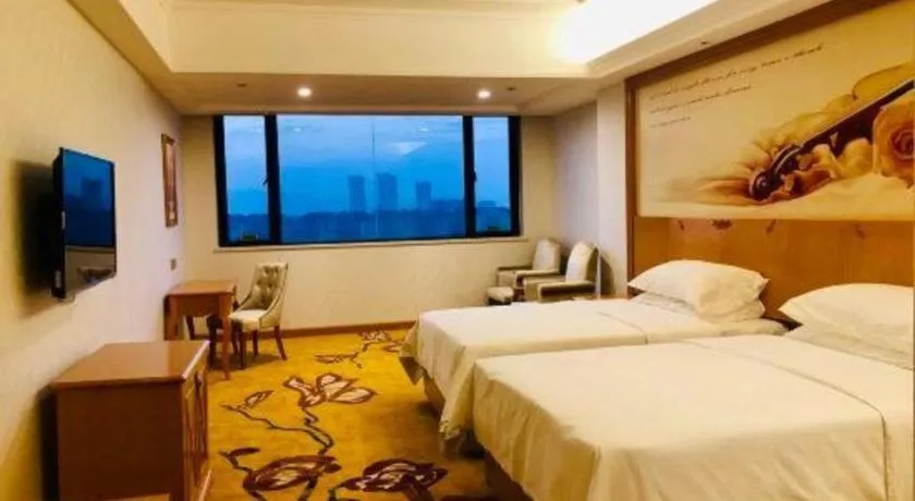 Bed in Vienna Hotel Guangdong Zhaoqing Sihui Center Jade Expo Market