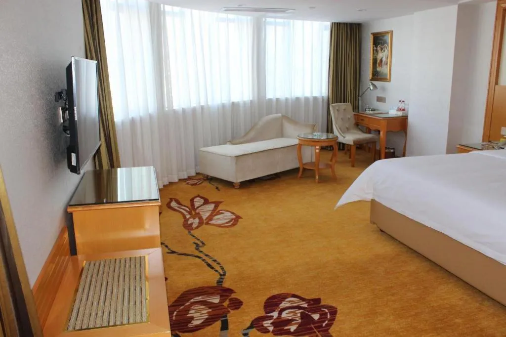 Bed in Vienna Hotel Guangdong Zhaoqing Sihui Center Jade Expo Market