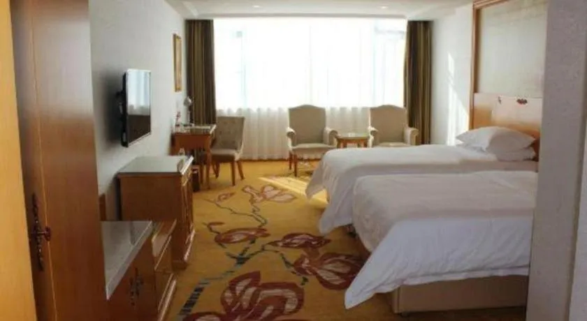 Bed in Vienna Hotel Guangdong Zhaoqing Sihui Center Jade Expo Market