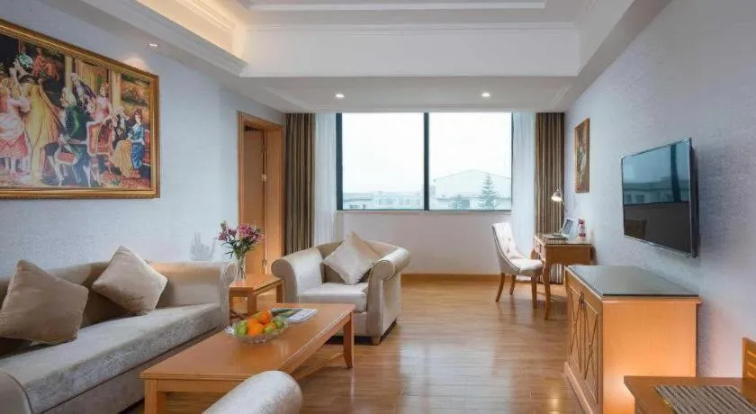 Vienna Hotel Guangdong Zhaoqing Sihui Center Jade Expo Market