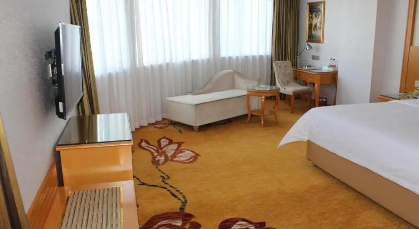 Bed in Vienna Hotel Guangdong Zhaoqing Sihui Center Jade Expo Market