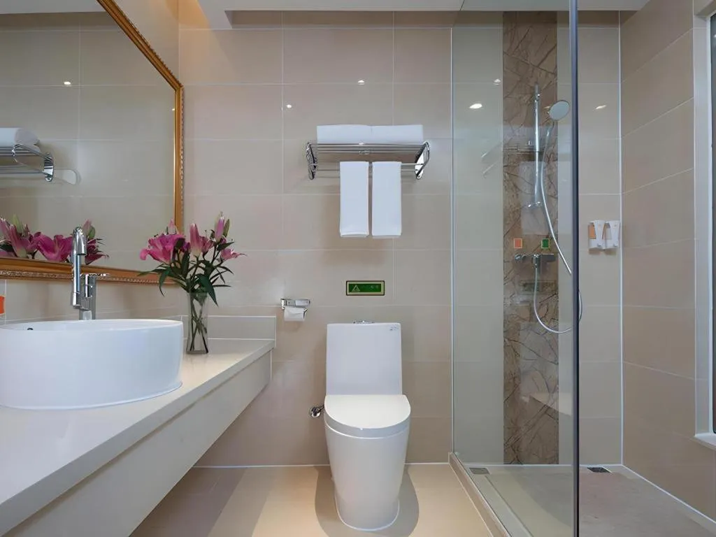 Vienna Hotel Guangdong Zhaoqing Sihui Center Jade Expo Market