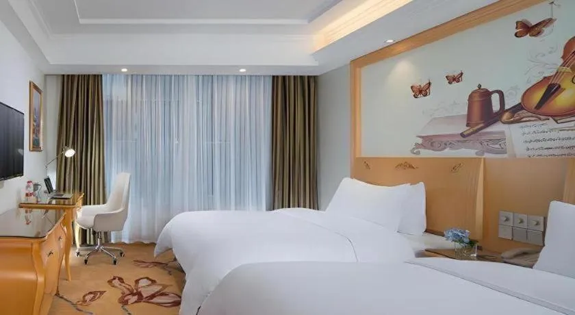 Bed in Vienna Hotel Guangdong Zhaoqing Sihui Tianguangxu