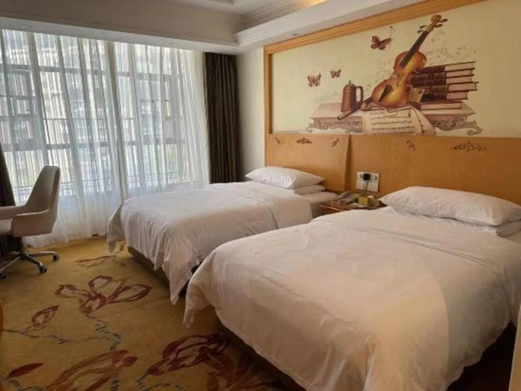 Bed in Vienna Hotel Guangdong Zhaoqing Sihui Tianguangxu