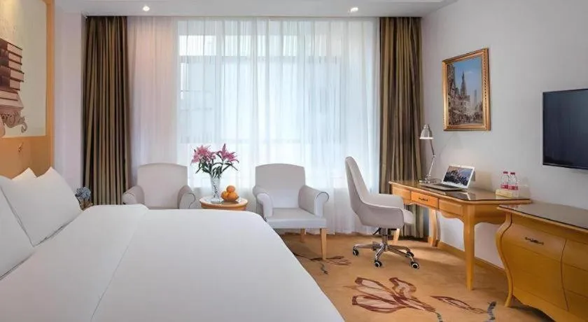 Bed in Vienna Hotel Guangdong Zhaoqing Sihui Tianguangxu