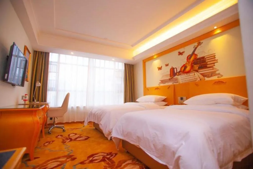 Bed in Vienna Hotel Guangdong Zhaoqing Sihui Tianguangxu
