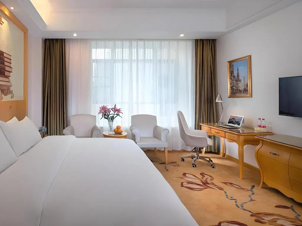 Bed in Vienna Hotel Guangdong Zhaoqing Sihui Tianguangxu