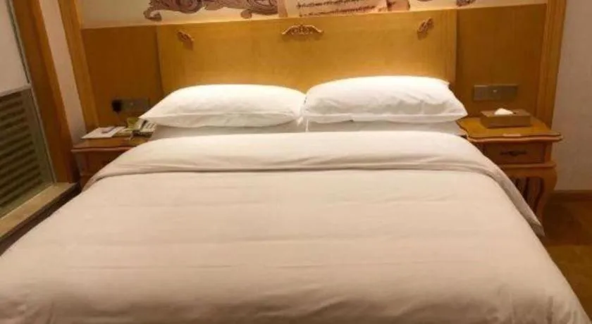 Bed in Vienna Hotel Guangdong Zhaoqing Sihui Tianguangxu