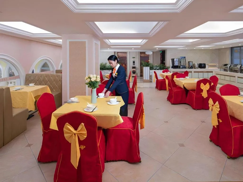 Vienna Hotel Guangdong Shantou South Bus Station