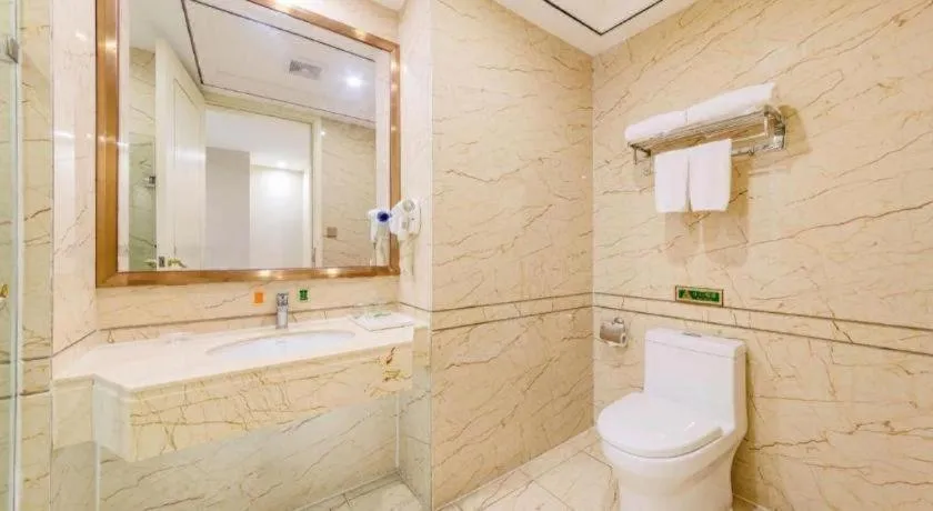 Vienna Hotel Guangdong Shantou South Bus Station