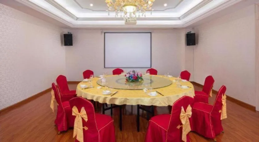 Vienna Hotel Guangdong Shantou South Bus Station