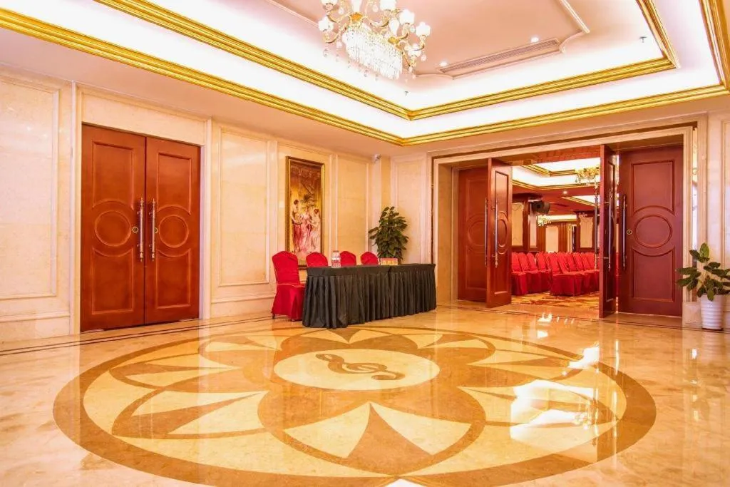 Vienna Hotel Guangdong Shantou South Bus Station