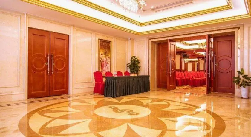 Vienna Hotel Guangdong Shantou South Bus Station