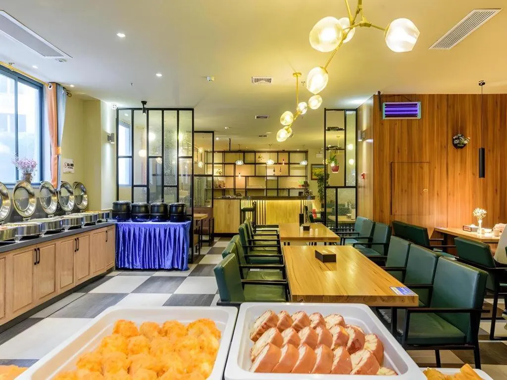 Vienna Hotel Nanning Anji Wanda 33rd Middle School Metro Station