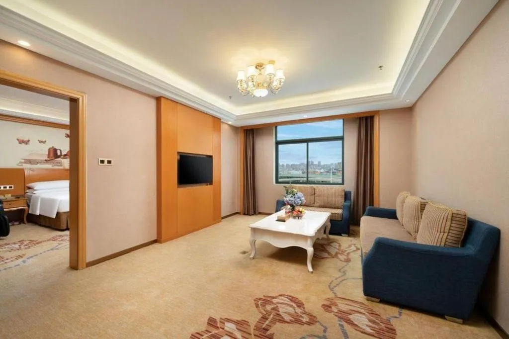 Vienna Hotel Nanning Anji Wanda 33rd Middle School Metro Station