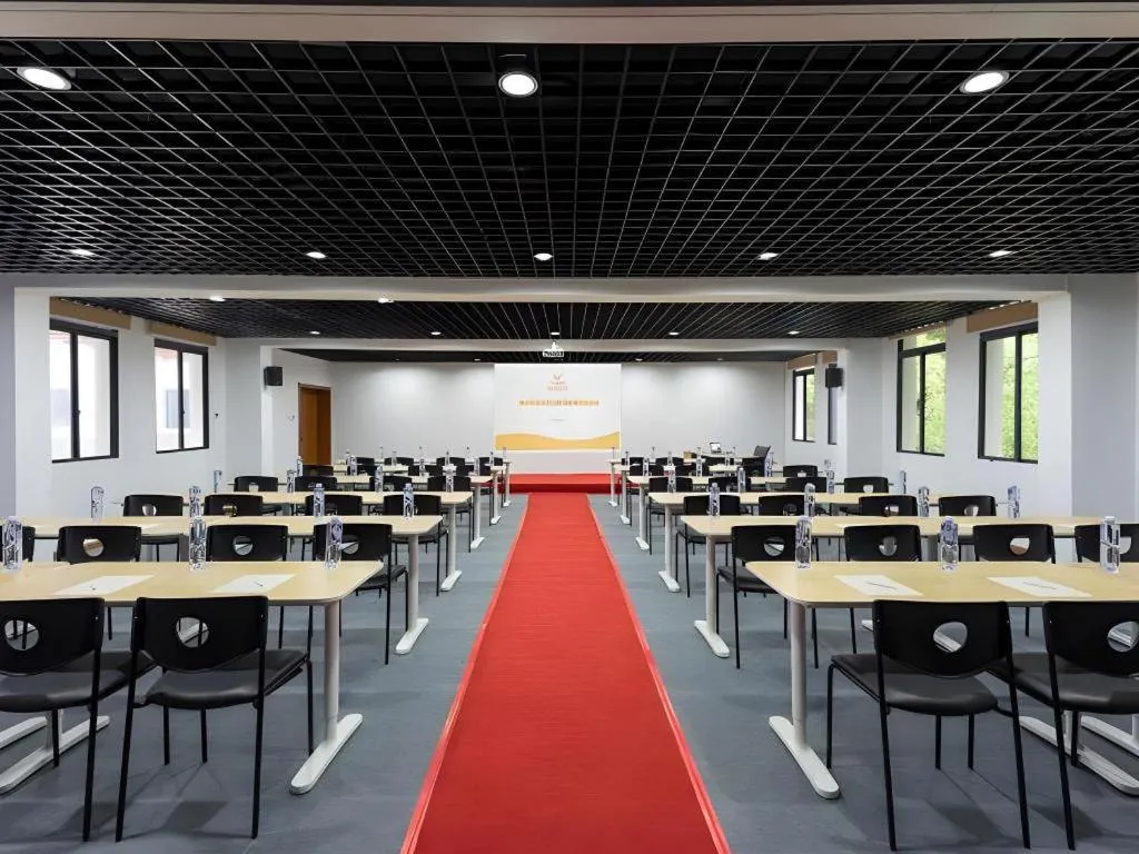 Vienna Hotel Wuhan Guobo Jiangang Metro Station