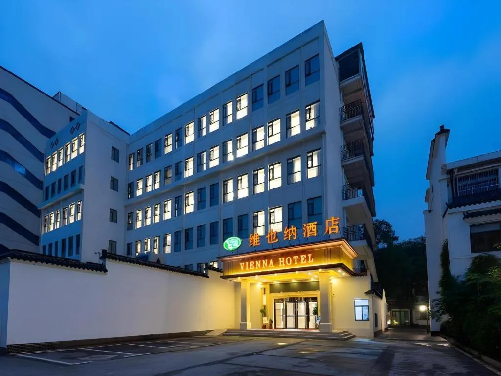 Vienna Hotel Wuhan Guobo Jiangang Metro Station