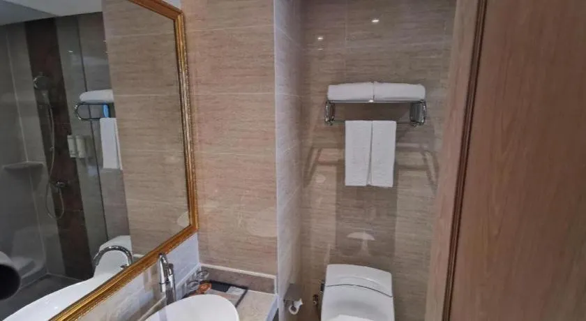 Vienna Hotel Wuhan Guobo Jiangang Metro Station