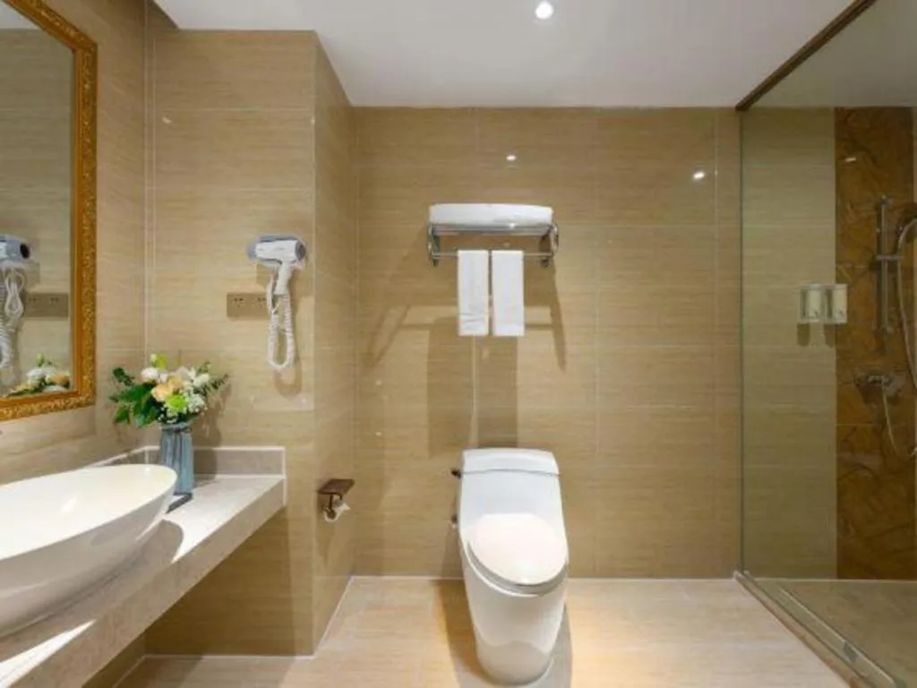 Vienna Hotel Wuhan Guobo Jiangang Metro Station