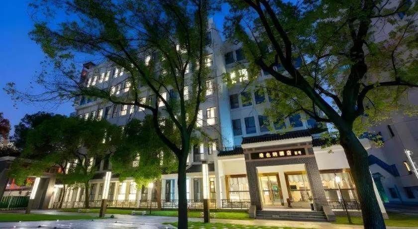 Vienna Hotel Wuhan Guobo Jiangang Metro Station