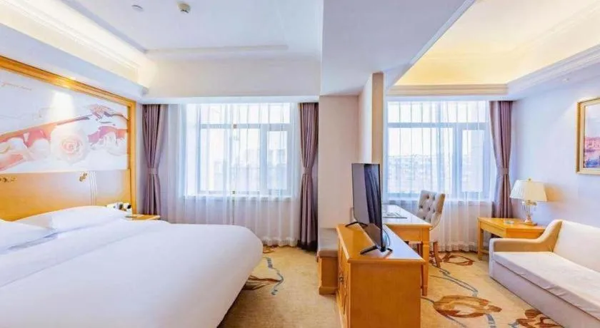 Bed in Vienna Hotel Jilin Dunhua High-Speed Railway Station