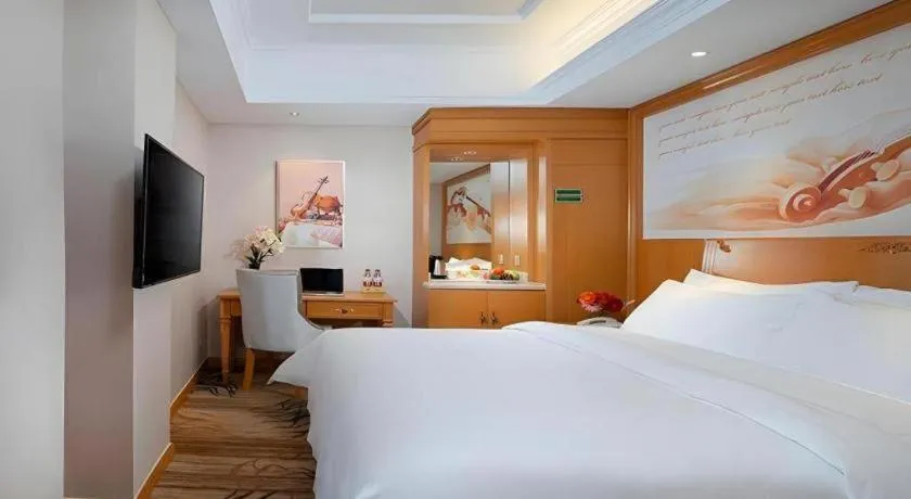 Bed in Vienna Hotel Jilin Dunhua High-Speed Railway Station