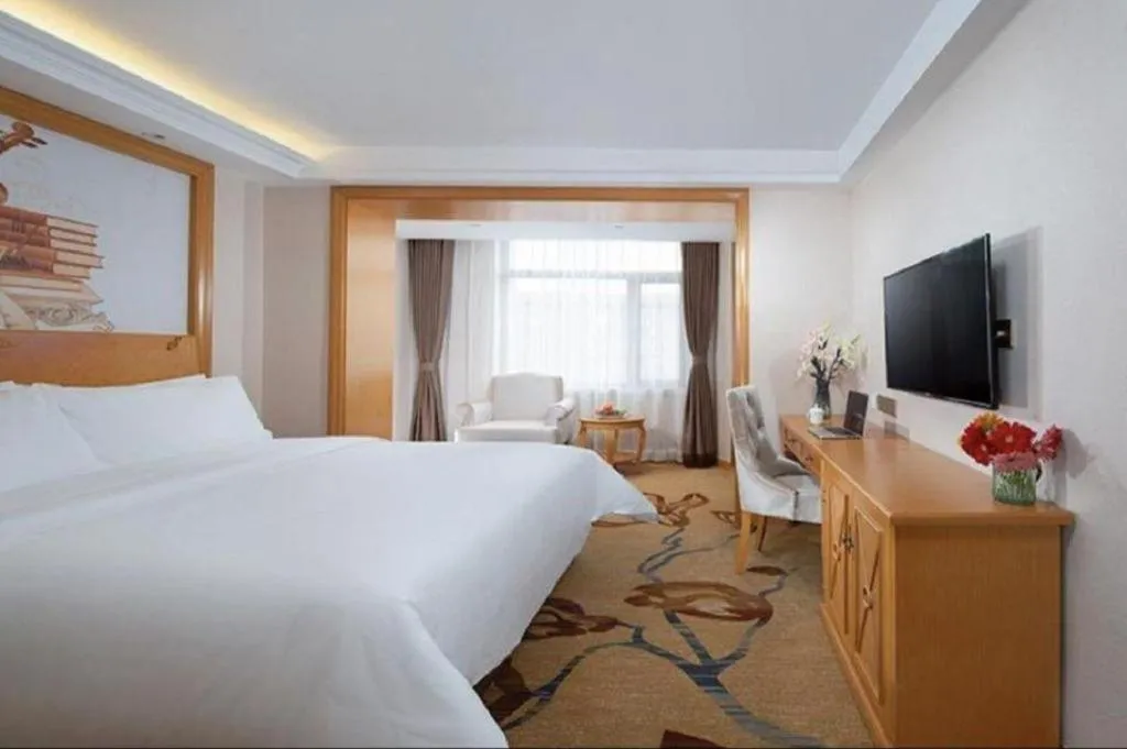 Bed in Vienna Hotel Jilin Dunhua High-Speed Railway Station