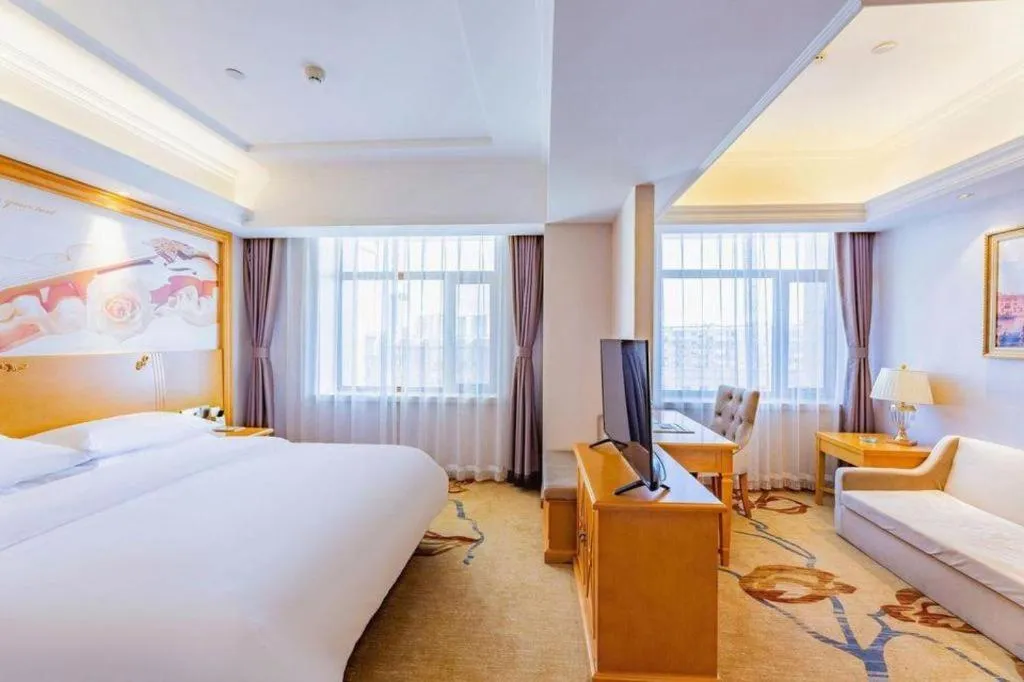 Bed in Vienna Hotel Jilin Dunhua High-Speed Railway Station