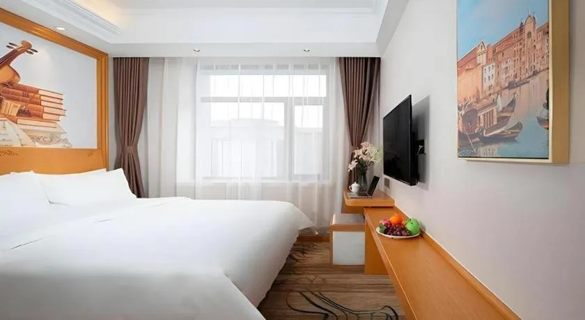 Bed in Vienna Hotel Jilin Dunhua High-Speed Railway Station