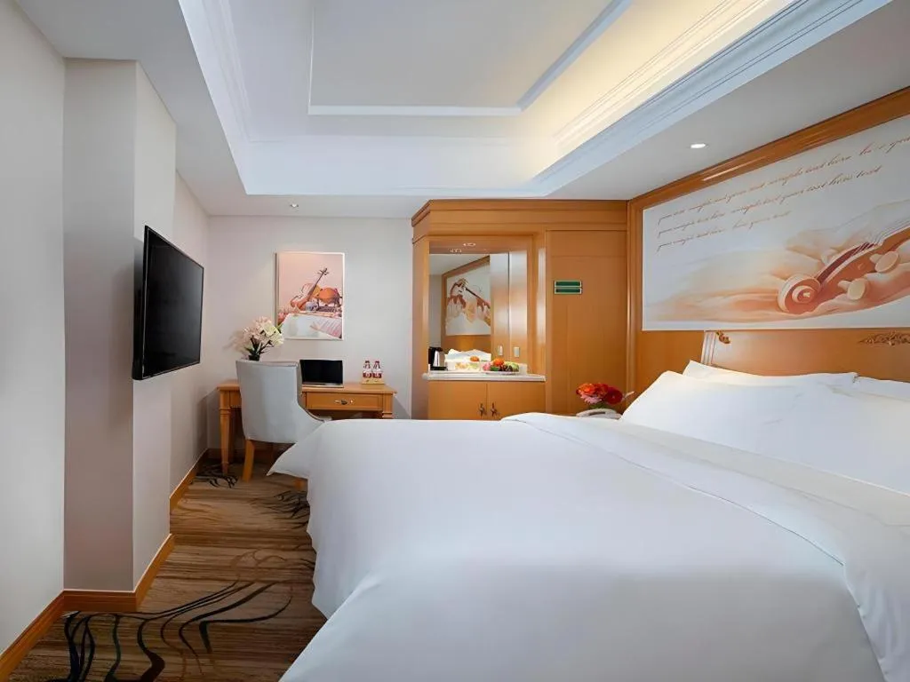 Bed in Vienna Hotel Jilin Dunhua High-Speed Railway Station