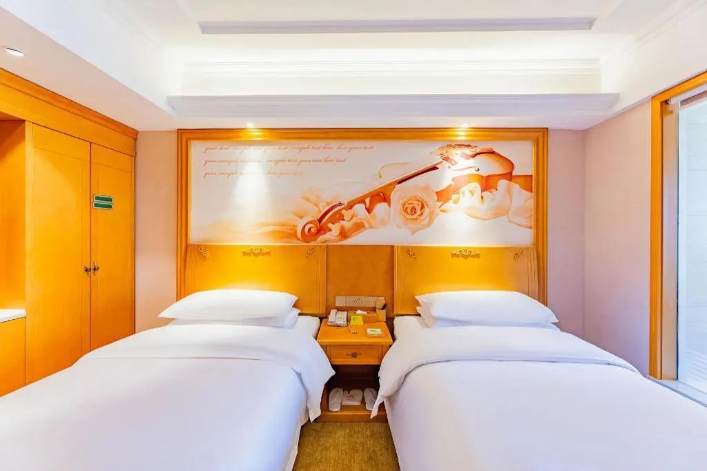 Bed in Vienna Hotel Jilin Dunhua High-Speed Railway Station