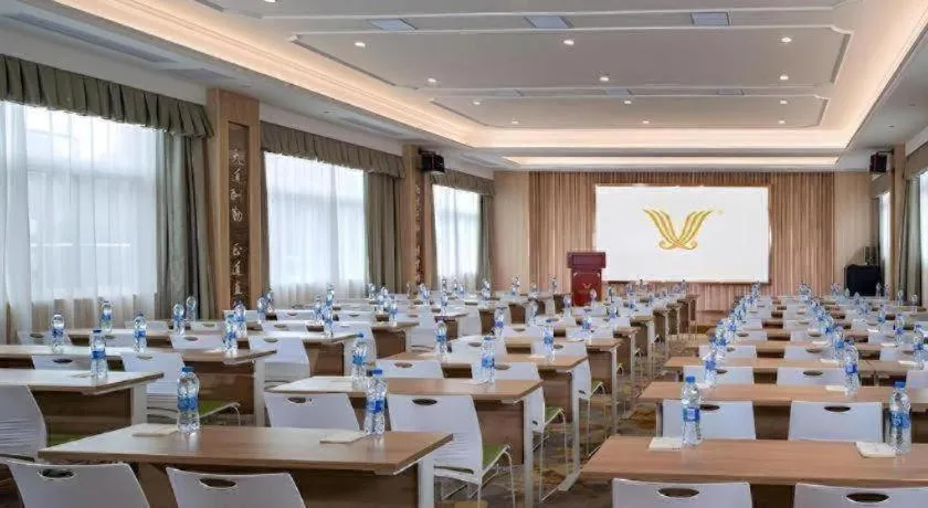 Vienna Hotel Hubei Jinzhou Changjiang University