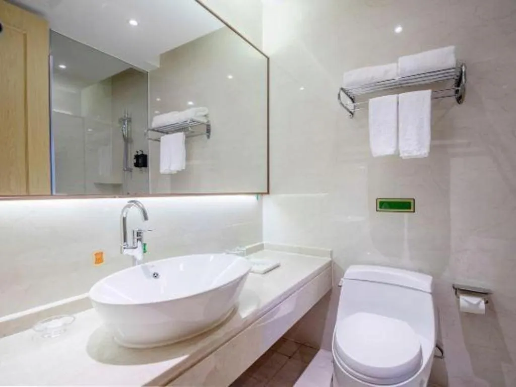 Vienna Hotel Guangdong Zhongshan Xiaolan High-Speed Railway Station