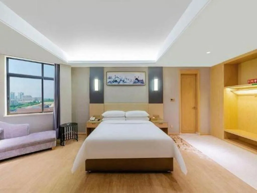 Bed in Vienna Hotel Guangdong Zhongshan Xiaolan High-Speed Railway Station