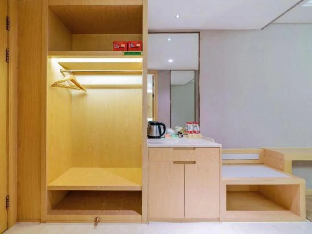 Vienna Hotel Guangdong Zhongshan Xiaolan High-Speed Railway Station