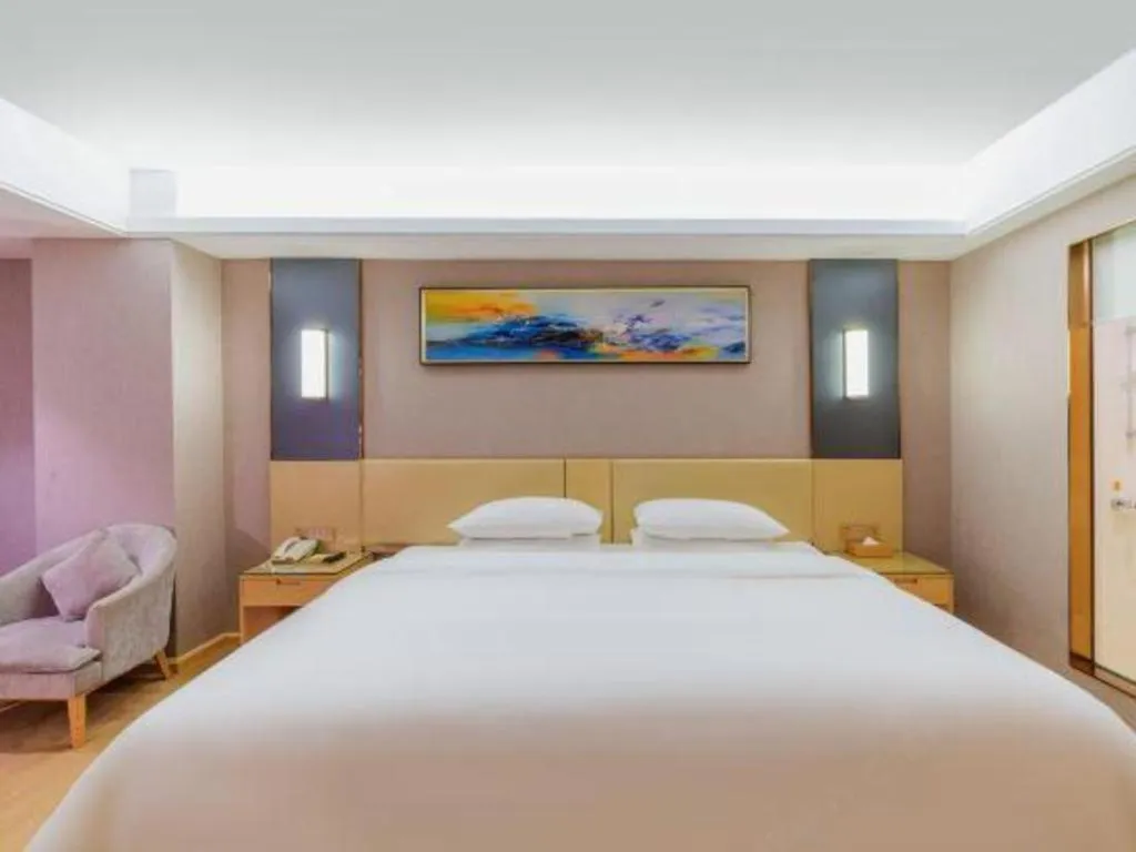 Bed in Vienna Hotel Guangdong Zhongshan Xiaolan High-Speed Railway Station